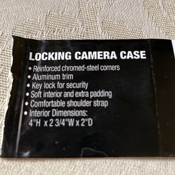 Vaultz reinforced locking camera case, beach Crossbody, travel case, used once - Picture 7 of 10